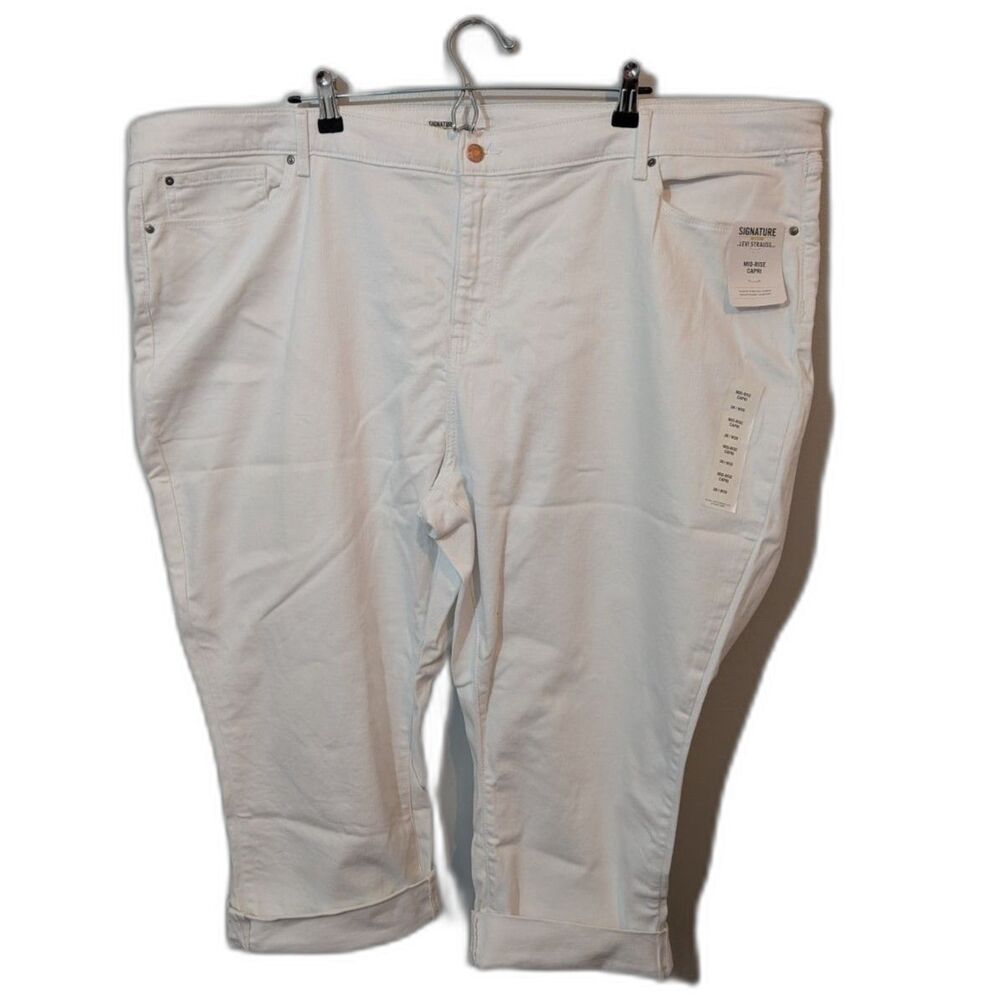 Women's Mid-Rise Capri -Signature Gold Levi Straus- White Size 28/W39
